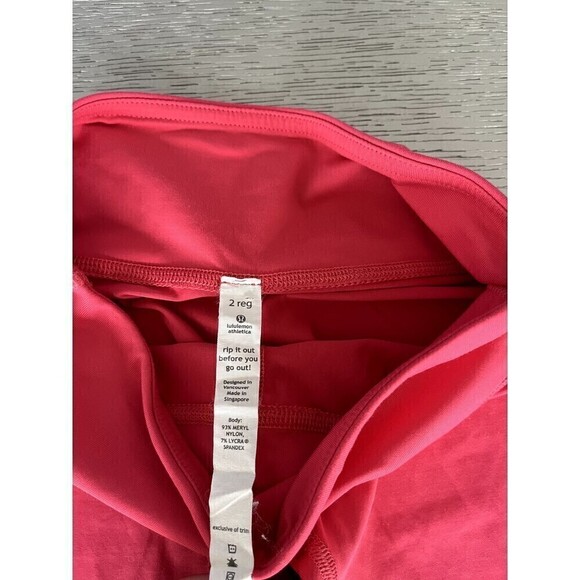 Lululemon Align High-Rise Crop 16" Lip Gloss Size 2 Used Yoga Pilates Comfort - Picture 4 of 6